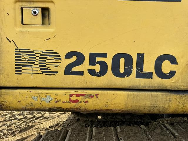 Image of Komatsu PC250LC equipment image 4