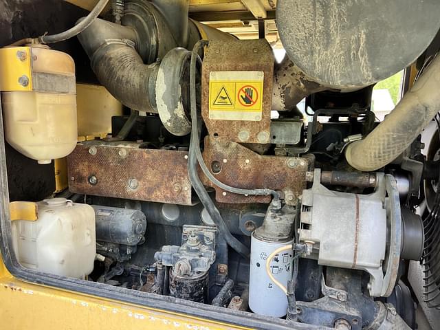 Image of Komatsu WA180 equipment image 4