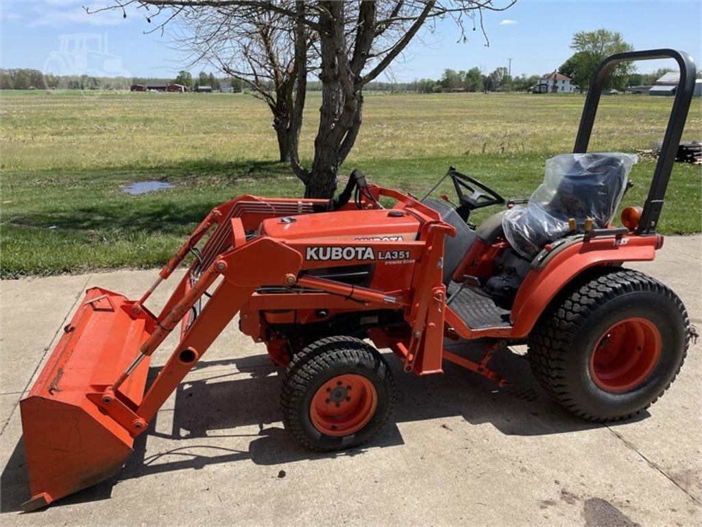 Main image Kubota B2400