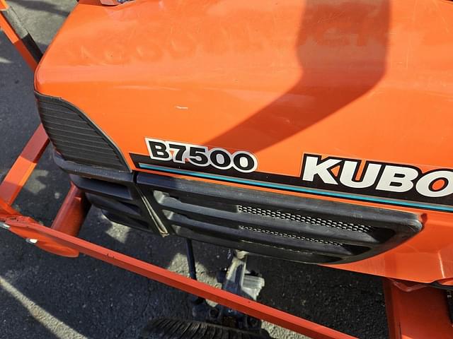 Image of Kubota B7500 equipment image 4