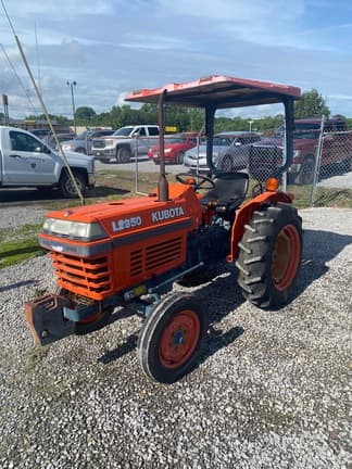 Image of Kubota L2350 equipment image 3