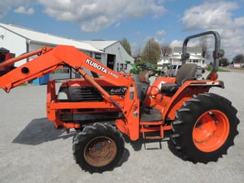 Main image Kubota L3010HST