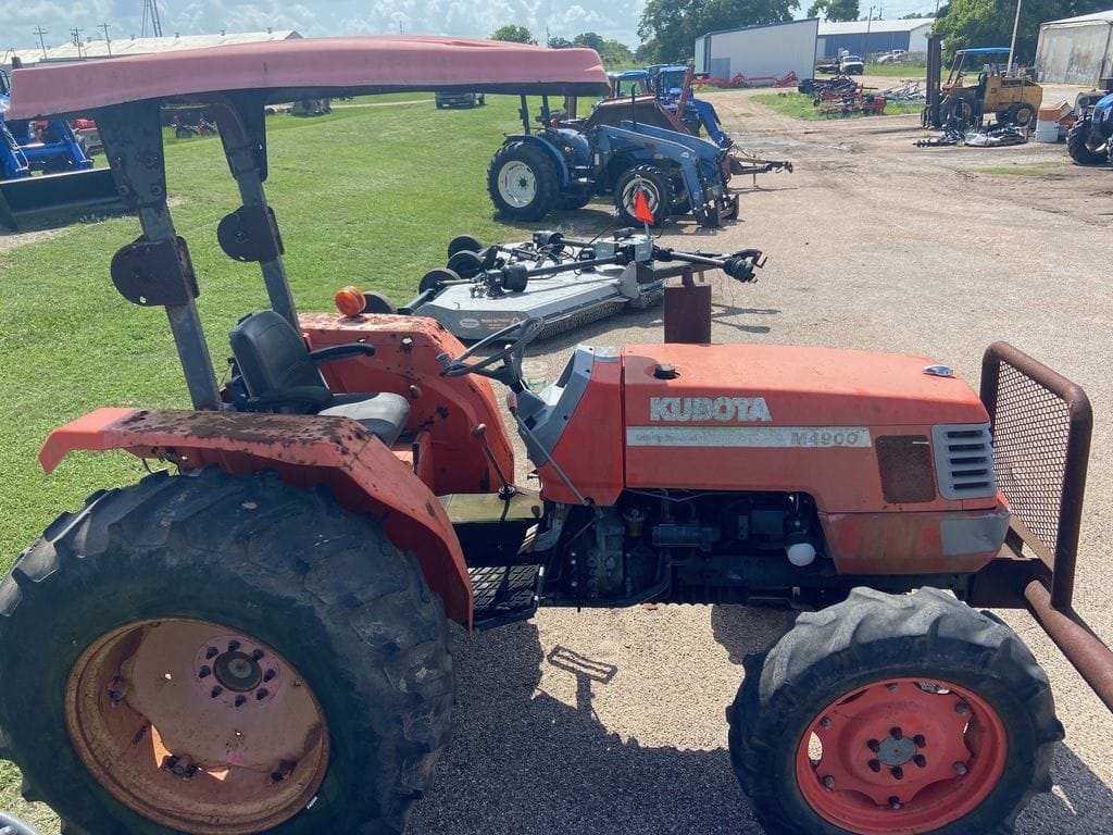 2000 Kubota M4900 Equipment Image0