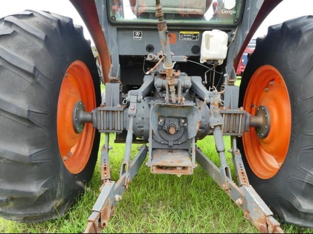 Image of Kubota M6800 equipment image 4