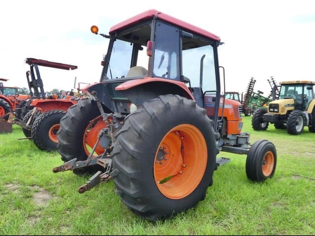 Image of Kubota M6800 equipment image 2