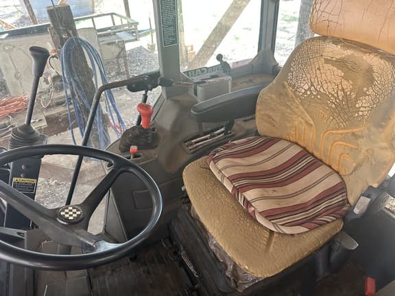 Image of Kubota M6800 equipment image 2