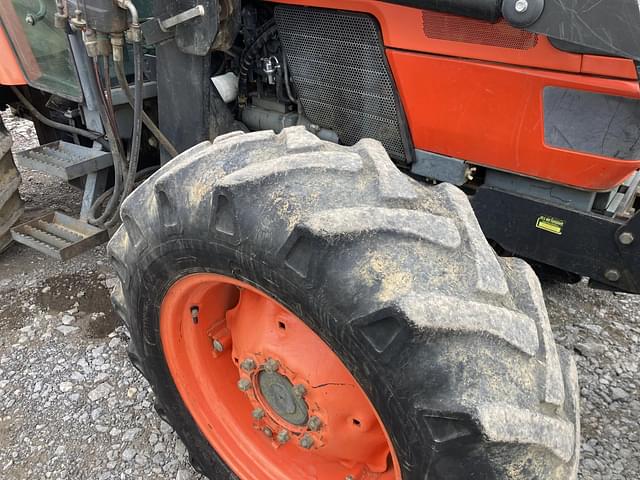 Image of Kubota M9000 equipment image 1