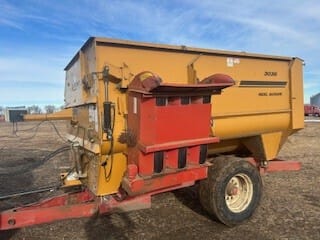 2000 Kuhn Knight 3036 Equipment Image0