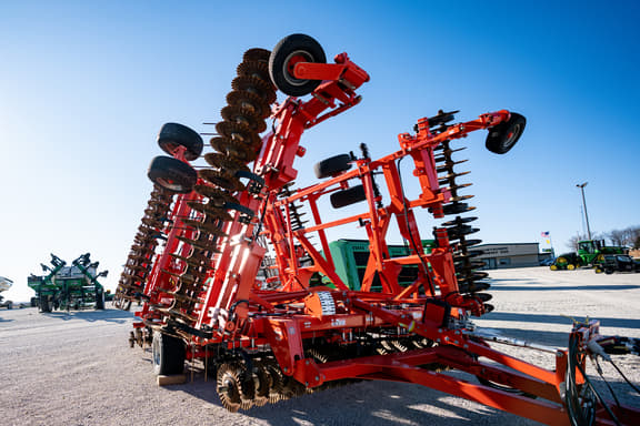 Image of Kuhn Krause Excelerator XT 8010 equipment image 2