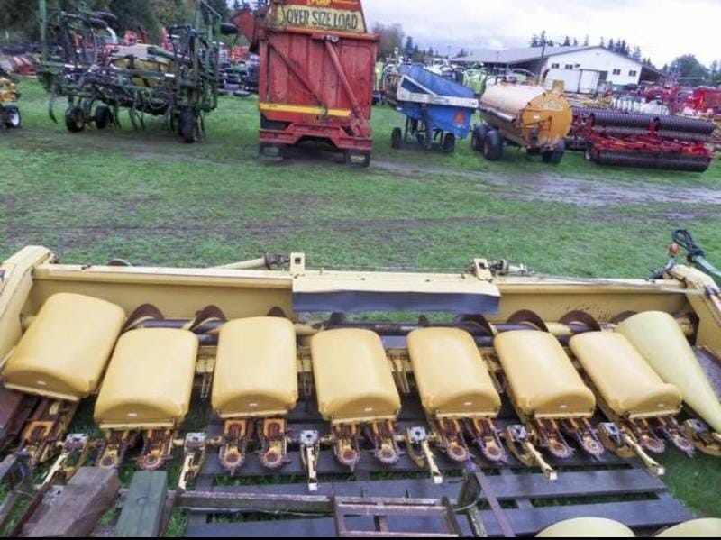 2000 Lexion 830 Equipment Image0