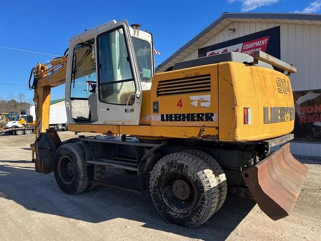 Image of Liebherr A904 equipment image 2