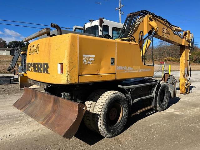 Image of Liebherr A904 equipment image 4