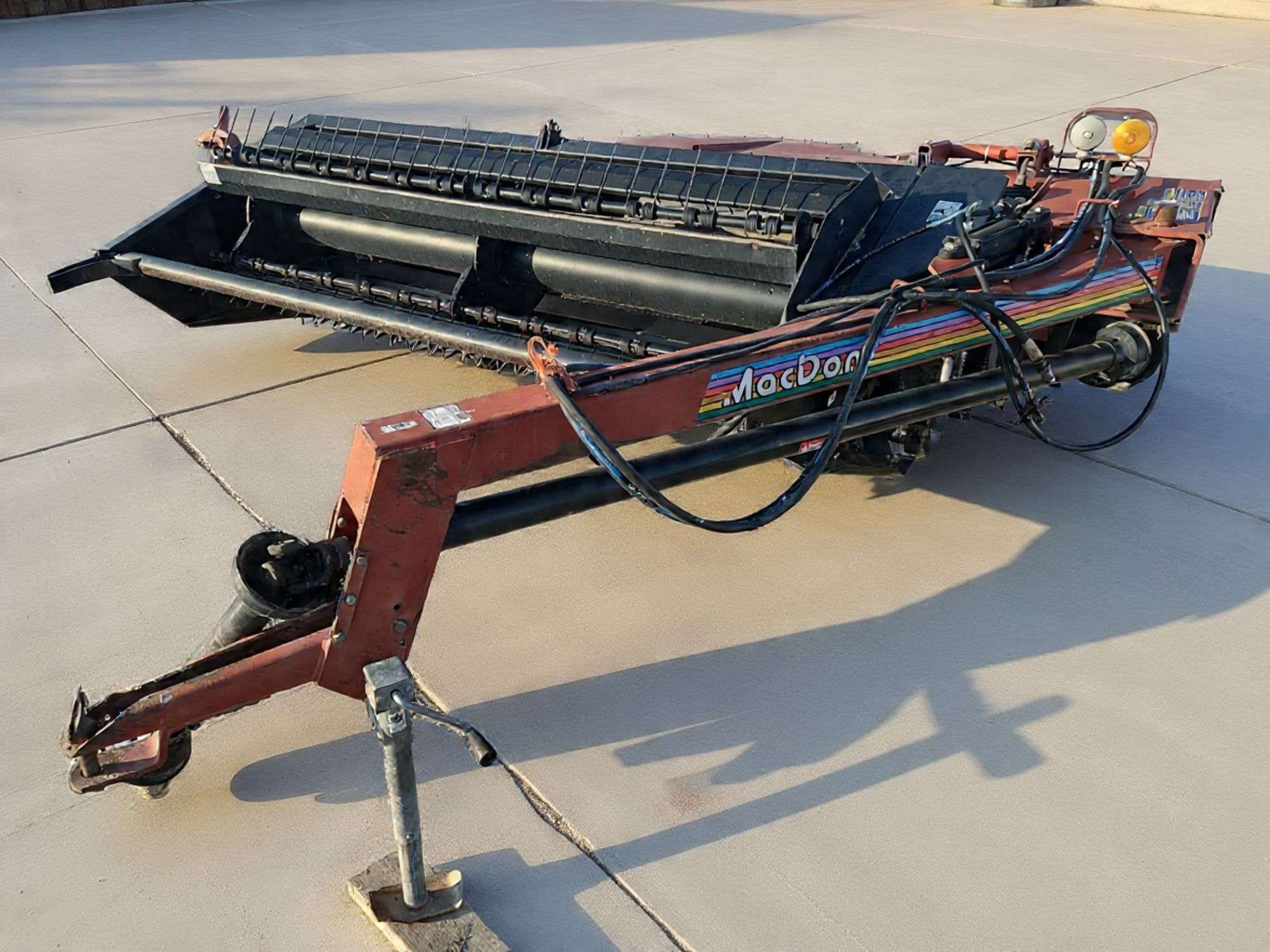 2000 MacDon 4000 Equipment Image0