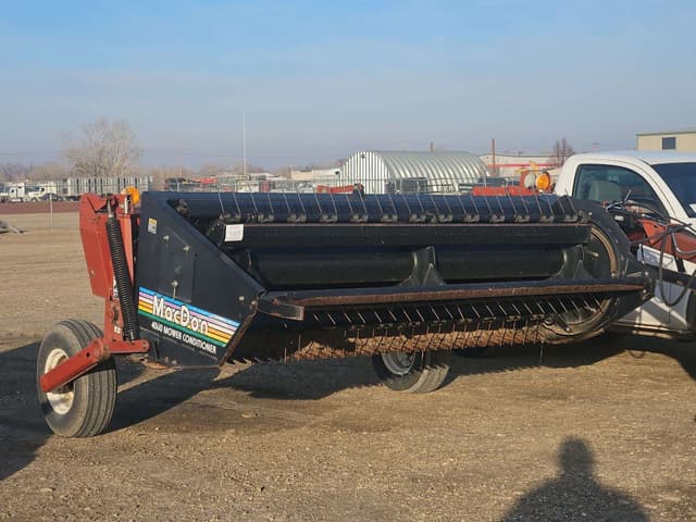 Image of MacDon 4000 equipment image 3