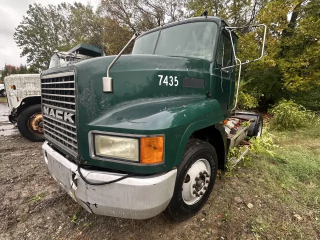 Image of Mack CH612 equipment image 3