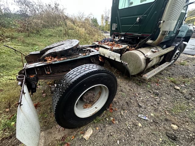 Image of Mack CH612 equipment image 3