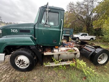 Main image Mack CH612