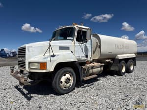 2000 Mack CH613 Image