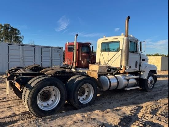 Image of Mack CH613 equipment image 2