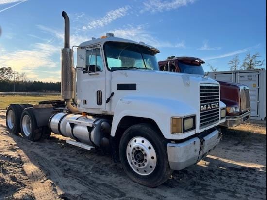 2000 Mack CH613 Equipment Image0