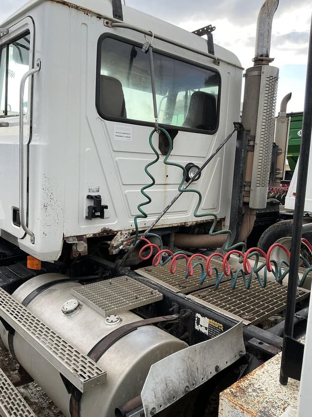 Image of Mack CH613 equipment image 2