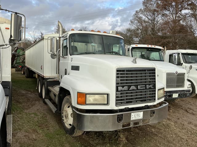 Image of Mack CH613 equipment image 1