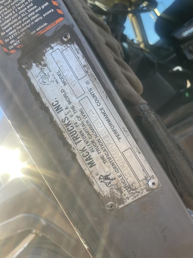 Image of Mack CH613 equipment image 4