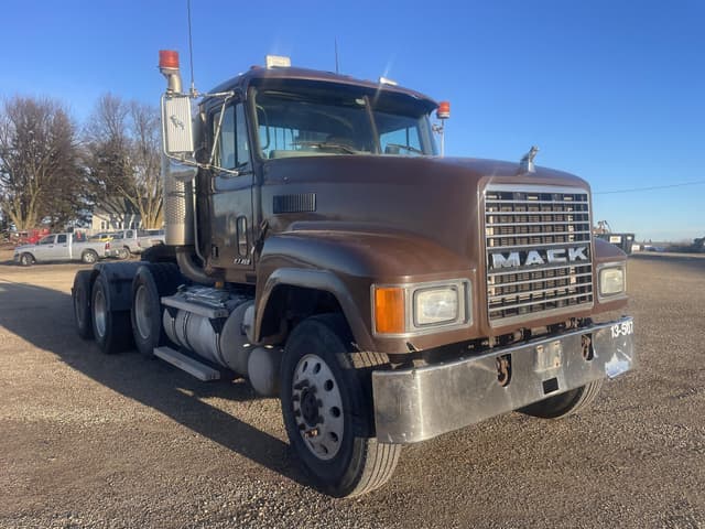 Image of Mack CH613 equipment image 1