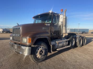 Main image Mack CH613