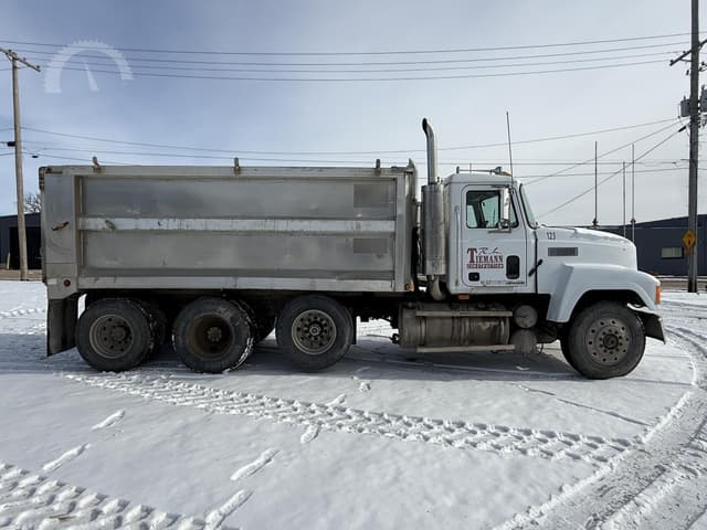 Image of Mack CH613 equipment image 3