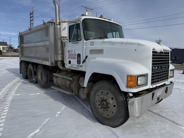 Image of Mack CH613 equipment image 2