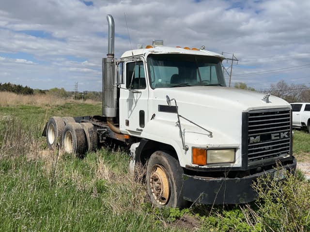 Image of Mack CH613 equipment image 1