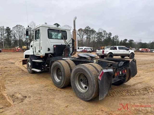 Image of Mack CH613 equipment image 2