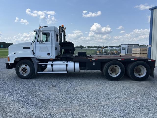 Image of Mack CH613 equipment image 1