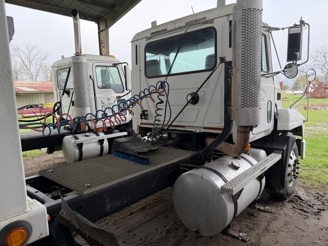 Image of Mack CH613 equipment image 2