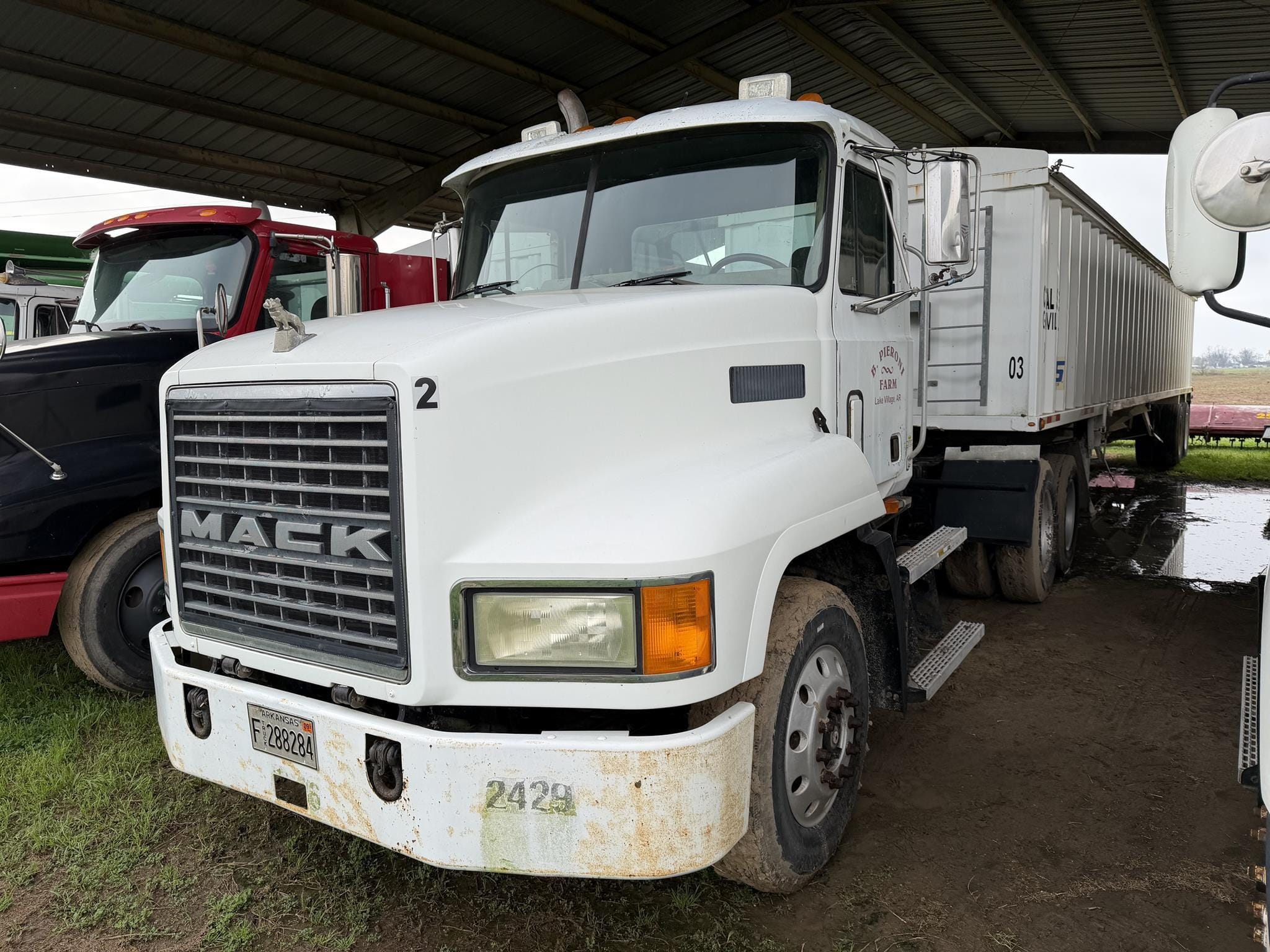 2000 Mack CH613 Equipment Image0