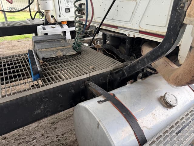 Image of Mack CH613 equipment image 4