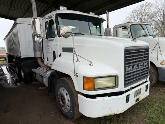 Image of Mack CH613 equipment image 1