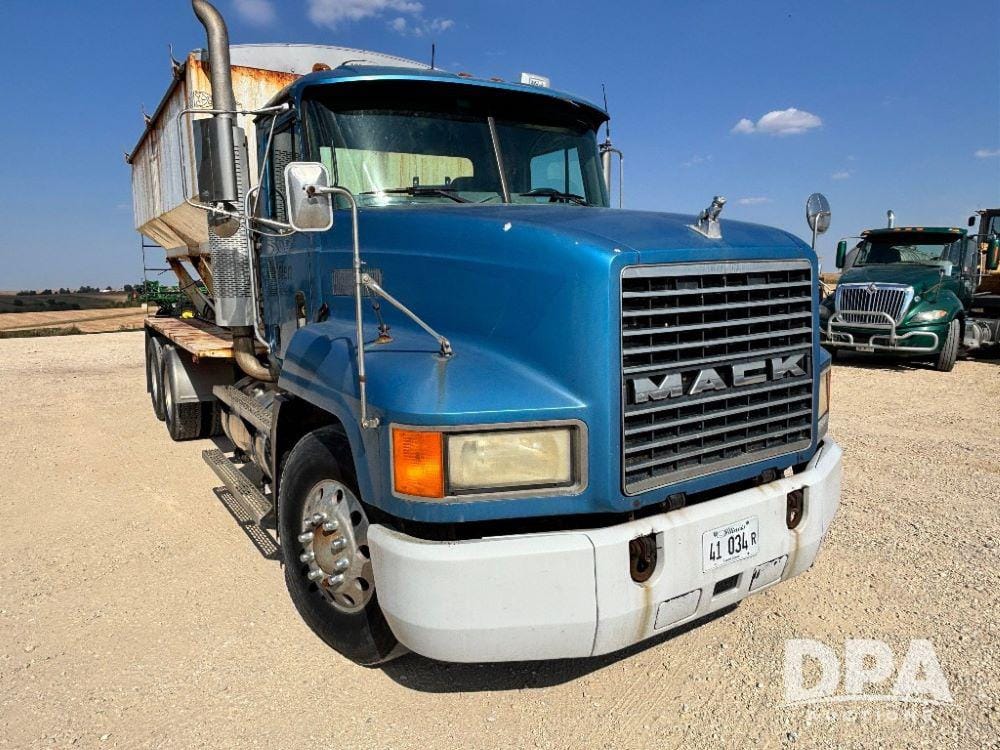 2000 Mack CH613 Equipment Image0
