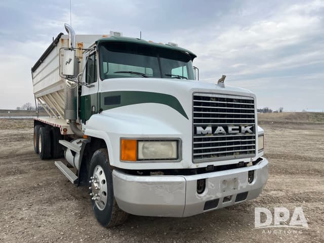 Image of Mack CH613 equipment image 3