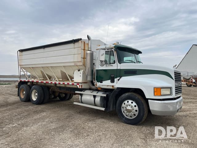 Image of Mack CH613 equipment image 4