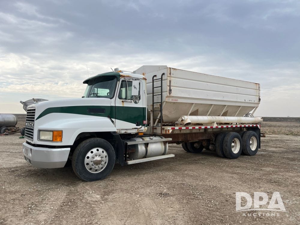 2000 Mack CH613 Equipment Image0