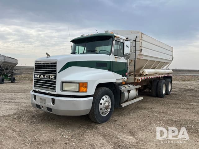 Image of Mack CH613 equipment image 1