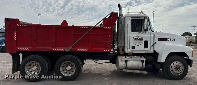 Image of Mack CH613 equipment image 3