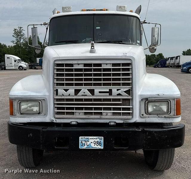 Image of Mack CH613 equipment image 1