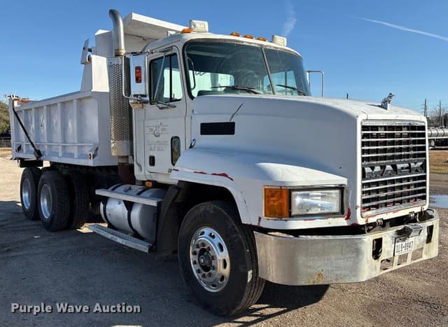 Image of Mack CH613 equipment image 2