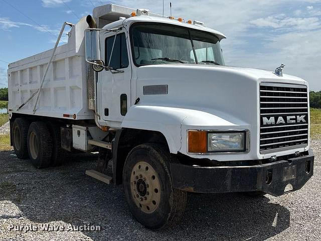Image of Mack CH613 equipment image 2