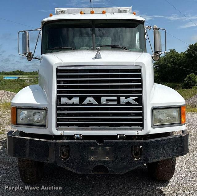Image of Mack CH613 equipment image 1