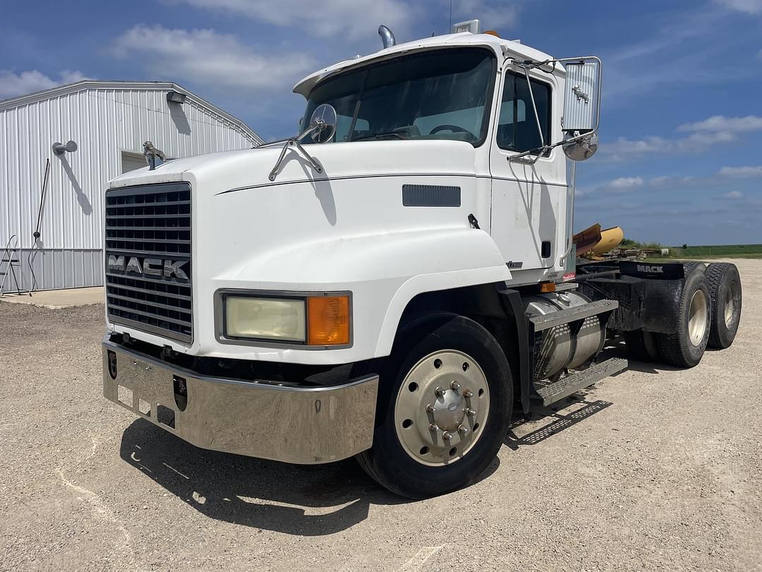 Image of Mack CH613 Primary image