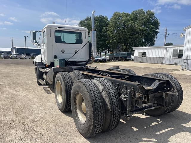 Image of Mack CH613 equipment image 3